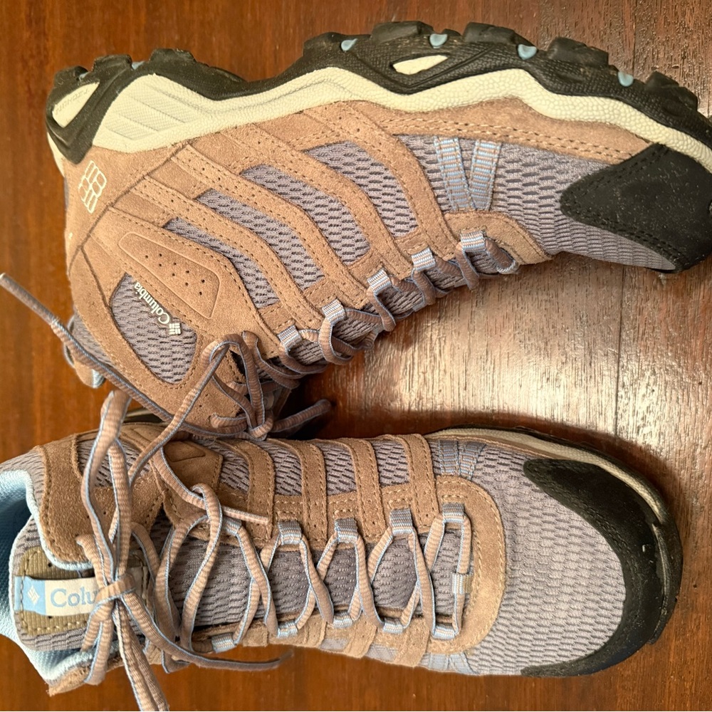 Columbia Women’s Trail Shoes Size 9.5 View 2
